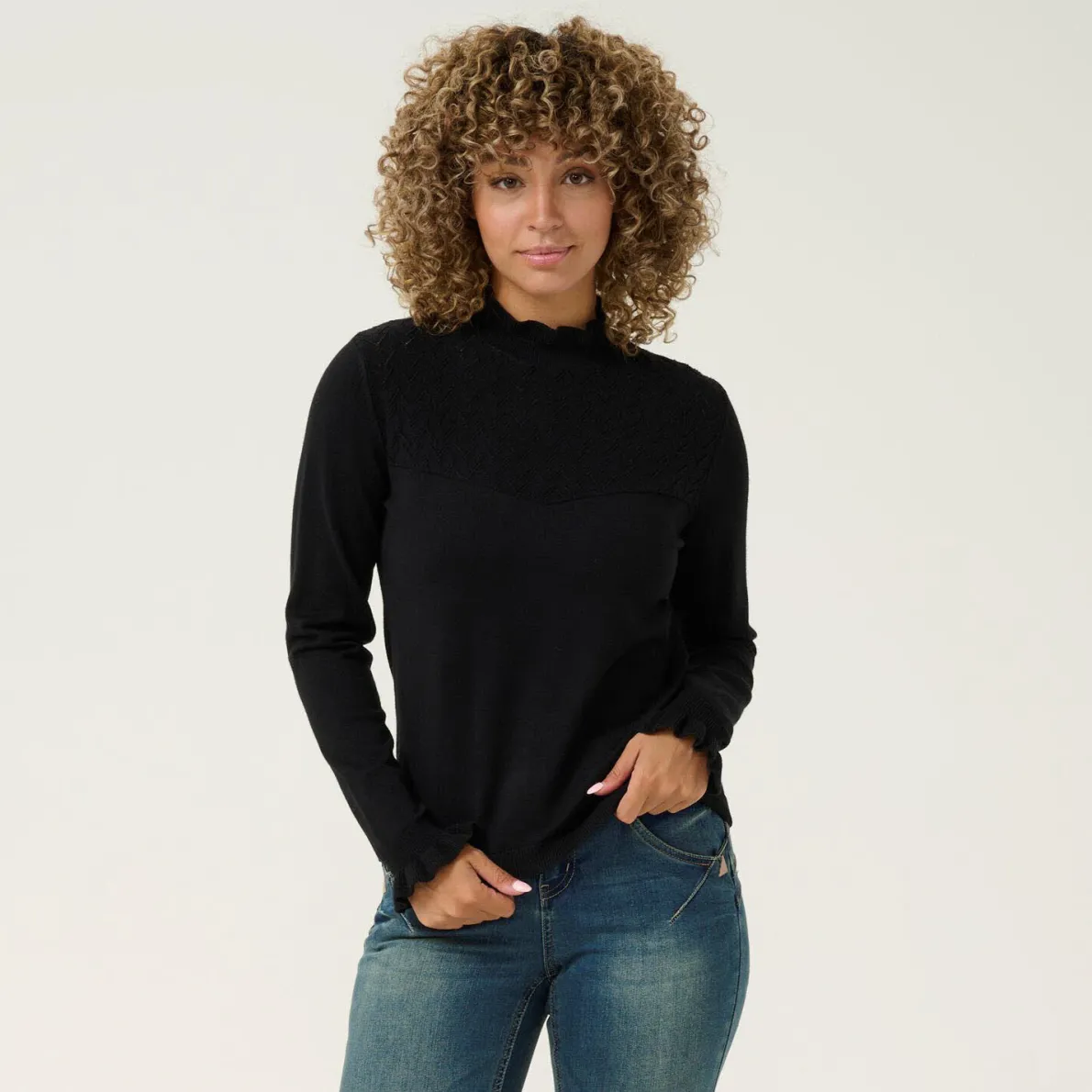 Cream Pullover CRVillea